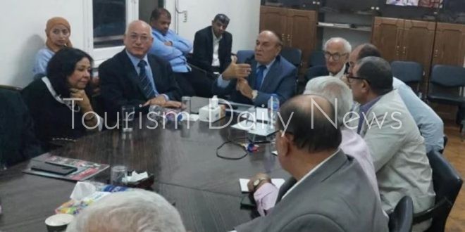 سمير فرج يروي ملحمة صمود المصريين من نكسة لنصر عظيم بندوة الكتاب السياحيين