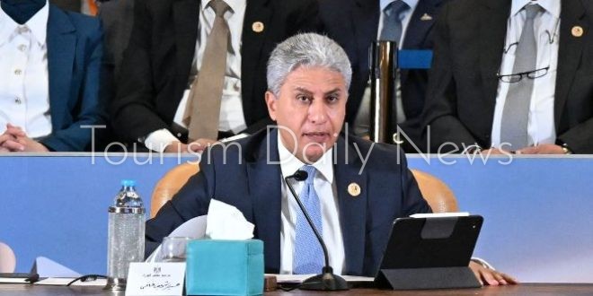 شريف فتحي وزير السياحة والآثار، في مائدة مستديرة بعنوان "موارد النقد وإدارة الدين"