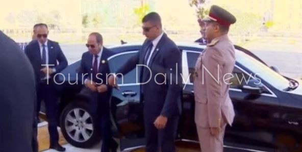 السيسي يصل مقر منتدى العلمين - إفريقيا للأعمال بمدينة العلمين الجديدة
