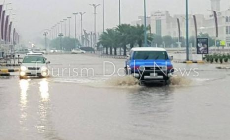 أمطار وسيول ورياح قوية تضرب السعودية تؤثر على رحلات السياحة بالبحر الأحمر