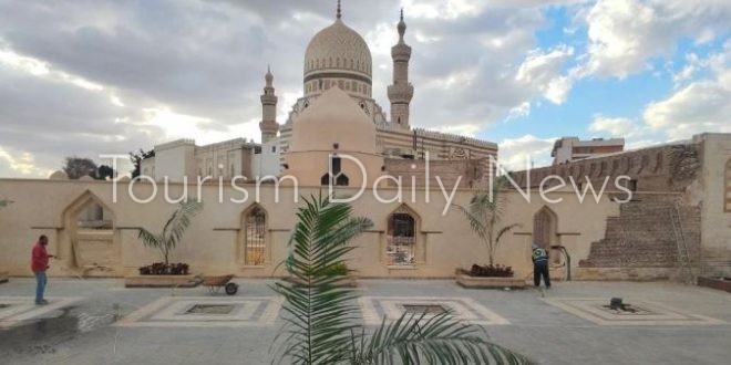 القاهرة : ترميم مقابر الخلفاء والسور الأيوبي يدعم السياحة التراثية