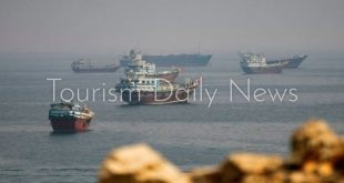 تراجع عبور السفن في هرمز يرفع مخاطر السفر والنقل بالمنطقة