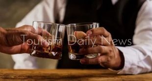 كيف ينظم المشروبات الكحولية داخل فنادق مصر؟