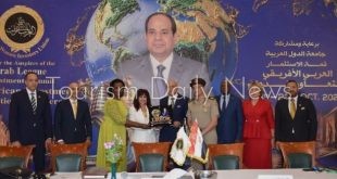 عايز تقرير صحفي جاهز للنشر ويركز على الجوانب السياحية أو الفندقية أوالسفر أوالاستثمار السياحى برؤية مختلفة وعنوان رئيسي قوي يركز على الأسعار لو فيه وبدون عناوين فرعية ولا يزيد على 550كلمة حول .. ياسر التاجوري رئيس غرفة المنشآت والمطاعم السياحية يشارك في منتدى مصر 2026 بحضور الرئيس السيسي يستقبل مطار مرسى علم الدولي، على مدار ساعات اليوم الثلاثاء، 19 رحلة طيران دولية قادمة من عدد من المطارات الأوروبية، تقل على متنها الآلاف من السائحين من مختلف الجنسيات، وذلك في إطار حركة الوصول اليومية التي يشهدها المطار تزامنًا مع استمرار [الموسم](https://www.cairo24.com/2513705) السياحي بمحافظة البحر الأحمر. وتشهد رحلات الطيران الوافدة إلى مطار مرسى علم تنوعًا في الجنسيات القادمة من الأسواق السياحية الأوروبية المختلفة، التي تحرص على زيارة المدينة للاستمتاع بشواطئها الخلابة ومياهها الفيروزية الصافية، إلى جانب ممارسة الأنشطة البحرية المتنوعة، وفي مقدمتها الغوص ومشاهدة الشعاب المرجانية والكائنات البحرية النادرة. وتواصل الجهات المختصة بالمطار جهودها لتيسير إجراءات وصول السائحين، مع الالتزام بالتنظيم وسرعة إنهاء الإجراءات، بما يسهم في تقديم تجربة استقبال متميزة للزائرين. وتُعد مدينة مرسى علم واحدة من أبرز المقاصد السياحية على ساحل البحر الأحمر، لما تتمتع به من مقومات طبيعية وبيئية فريدة، جعلتها وجهة مفضلة للسائحين من مختلف دول العالم، خاصة عشاق السياحة البحرية والطبيعية.