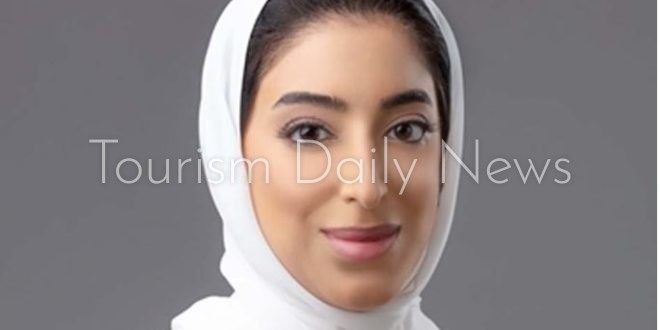 فاطمة بنت جعفر الصيرفي وزيرة السياحة